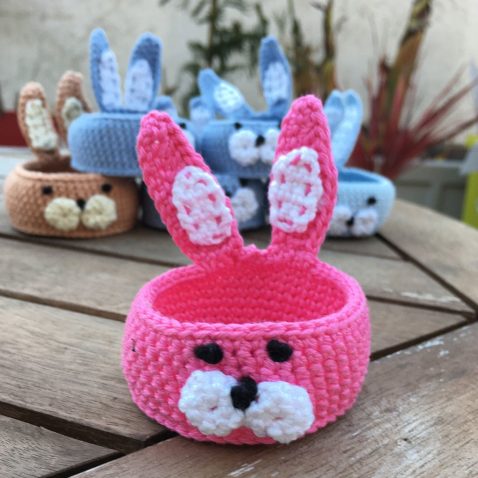 panier_paques_lapin_rose_1_amigucrochet
