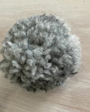 Pompon en laine – gris dégradés