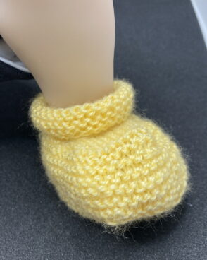 Chaussons en laine jaune layette – Taille naissance